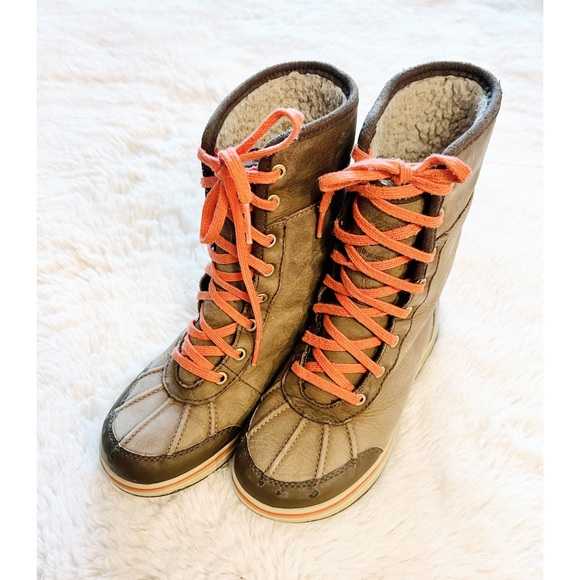 GUC | Columbia Winter Boots | Youth 2 | Omni-Tech Thermal Lining | Small Scuffs - Picture 2 of 12